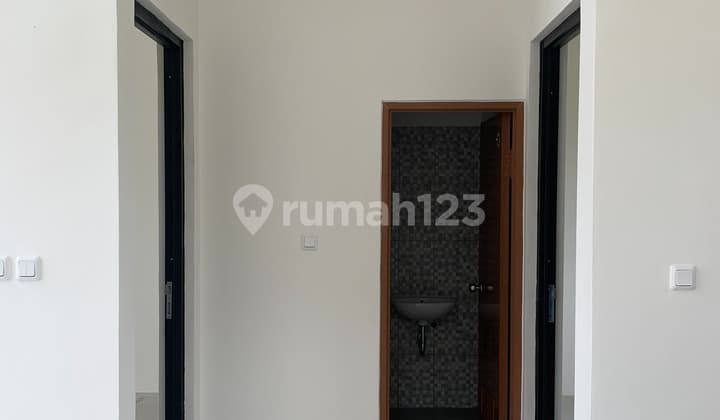 Rumah Baru Siap Huni Hook di Cluster Burgundy, Podomoro Tenjo