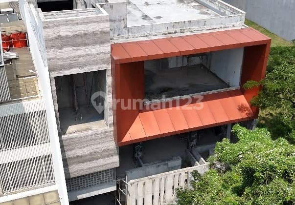 Rumah Mewah Unfinished di Ebony Pik Dijual Cepat 5 Lantai