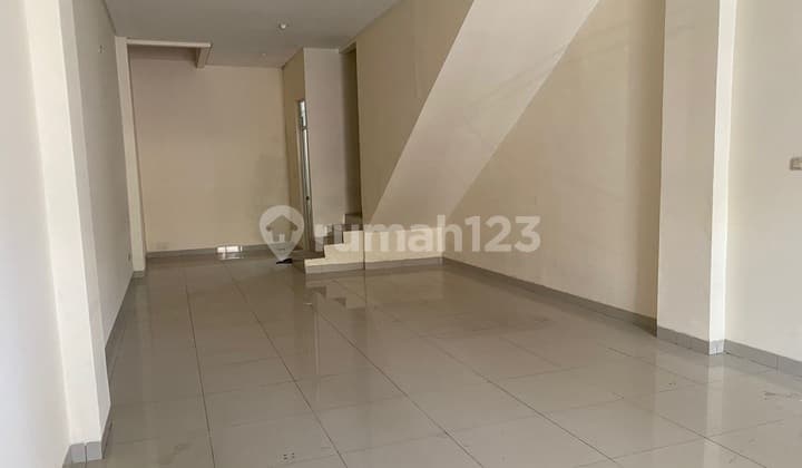 Ruko Wallstreet di Green Lake City Jakarta Barat Lokasi Strategis