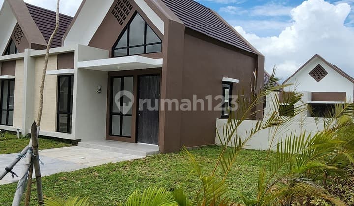 Rumah Baru Siap Huni Hook di Cluster Burgundy, Podomoro Tenjo