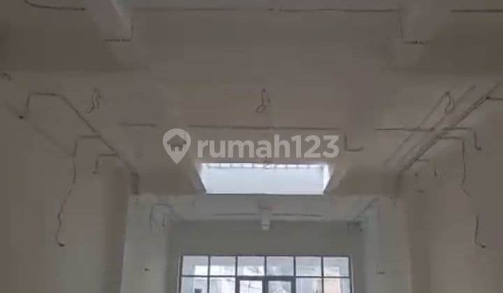 Di Sewakan Ruko 3 lt ,Bangunan Baru Siap Huni ********