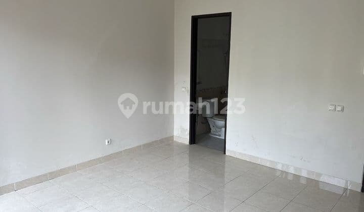 Rumah.lokasi.bagus.2lt Area Gading.serpong