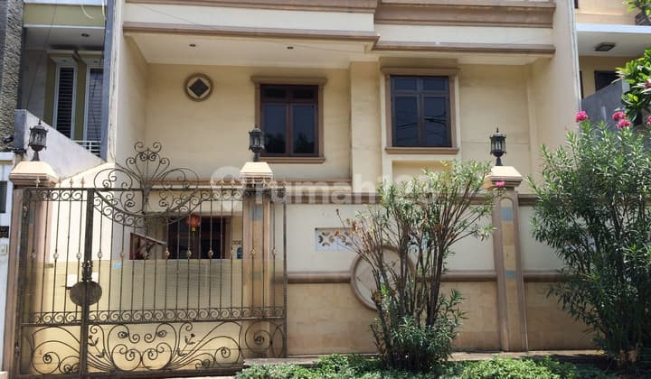 Rumah Bagus Taman Palem Luas 230M 2 Lantai