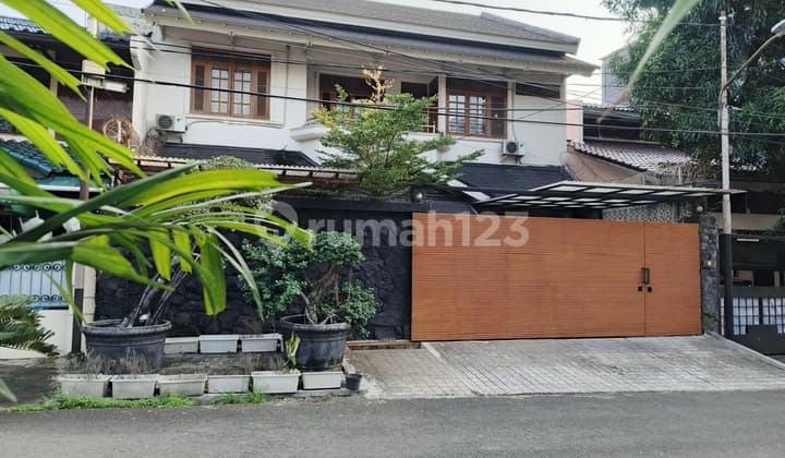 2-Story House in Mendawai Super Strategic Location