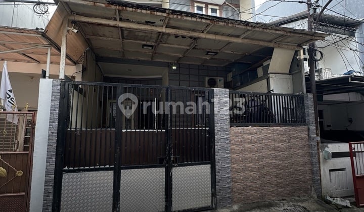 Rumah Cantik Minimalis Duri Kepa Ada Kamar di Bawah