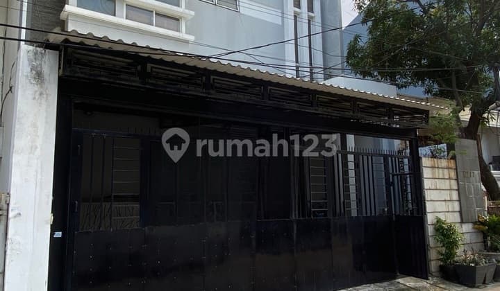 Rumah Minimalis 2 Lantai Di Taman Ratu Lingkungan Tenang