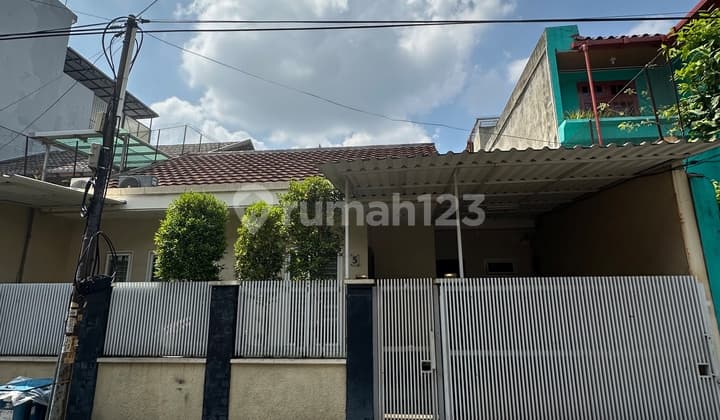 Rumah Cantik Minimalis di Tomang Semi Furnished Bagus