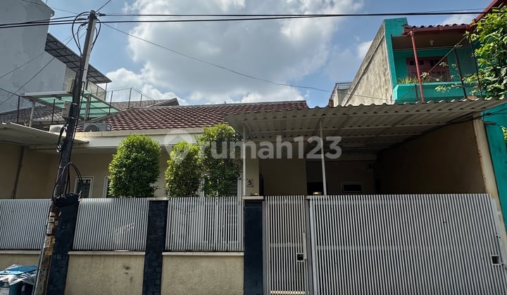 Rumah Cantik Minimalis di Tomang Semi Furnished Bagus
