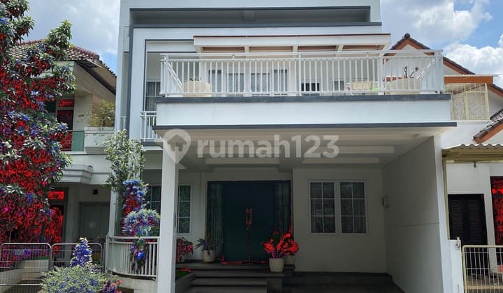 Beautiful Puri Botanical 3-Story House With a Very Large Family Room