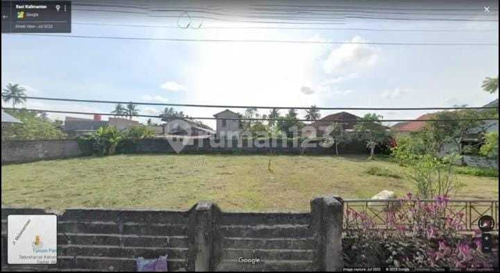 Flat land plot near the Lamaru sub-district office.