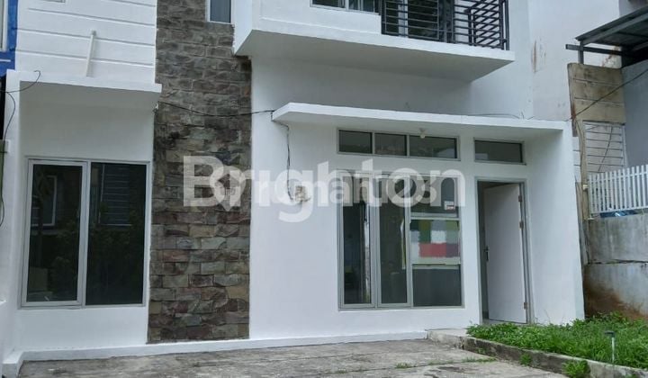 Hunian minimalis modern Cantik di Perumahan Regency
