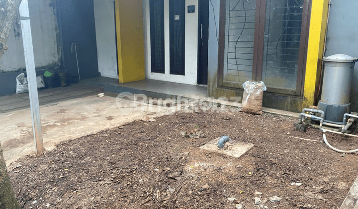 An empty house in the center of Balikpapan city.