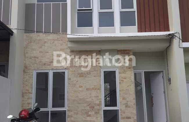 Rumah Cantik Belum Pernah Ditinggal di Perum Regency