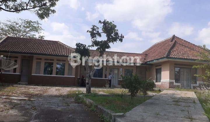 Rumah dengan Halaman luas di tengah kota Sukabumi