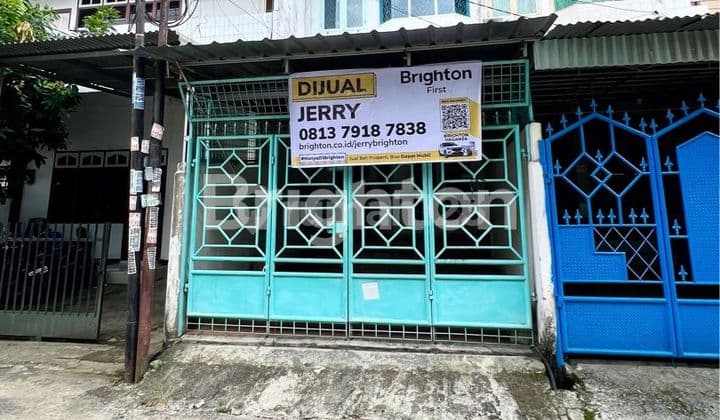 RUMAH 3 LANTAI BAGUS DAN NYAMAN DI PUSAT KOTA PALEMBANG