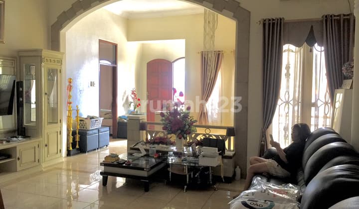 For Sale: 3-Story House in Bukit Merbabu (Two Frontages)