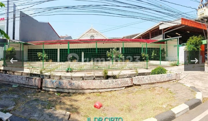 For Sale: Commercial Space on Sr Cipto Main Road. Parking Space Available. Spacious.