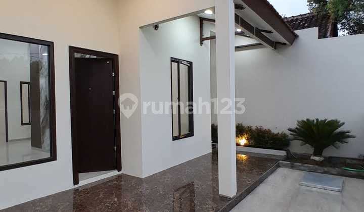 Dijual Cepat Butuh Uang Luxury House di Banowati Raya Semarang