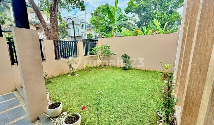 Rumah Mewah 3 Lantai dengan Rooftop & Backyard Luas Sentul City