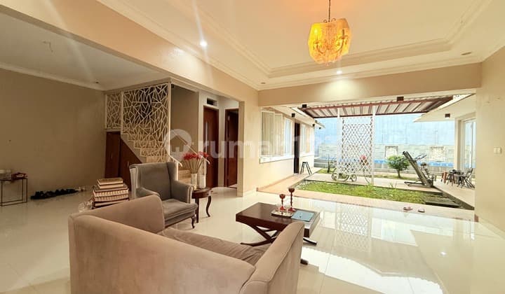 Hunian Nyaman Luas 2 Lantai, Dan Swimming Pool, Di Sentul City