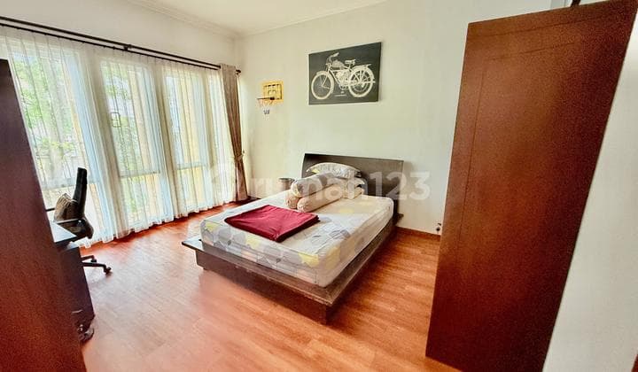 Rumah Mewah 3 Lantai dengan Rooftop & Backyard Luas Sentul City