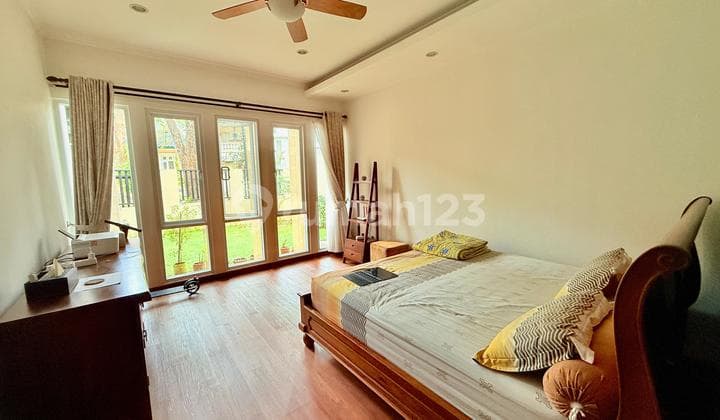 Rumah Mewah 3 Lantai dengan Rooftop & Backyard Luas Sentul City