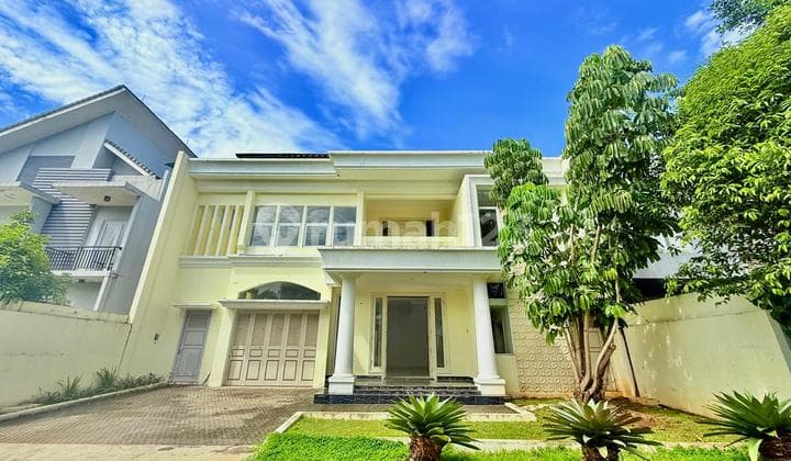 Rumah Mewah 2 Lantai Dekat Green Area - Garasi 2 + Carport 2