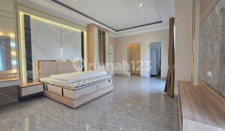 Luxury House with a Mountain View Swimming Pool in Sentul City Bogor