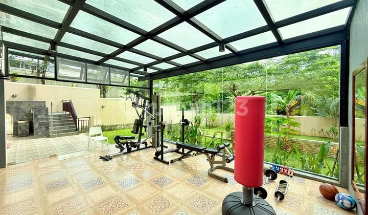 Rumah Mewah 3 Lantai dengan Rooftop & Backyard Luas Sentul City