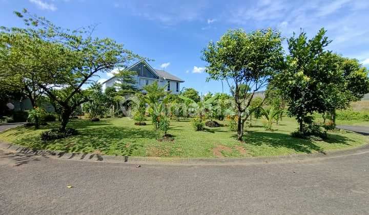 Rumah Luas View Pegunungan Depan Taman Di Sentul City Bogor