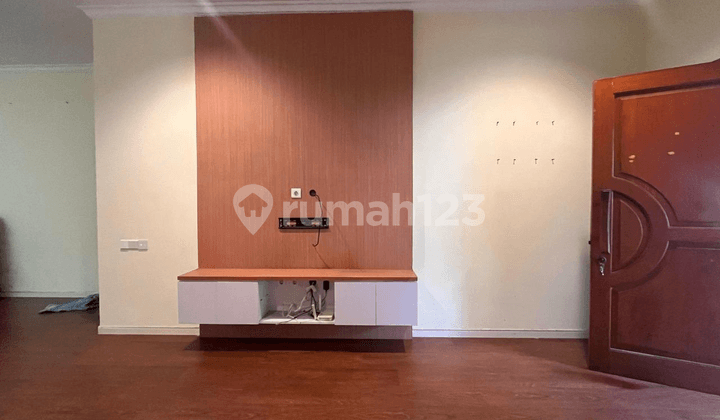 Jarang Ada! Rumah Luas 200m2 Semi Furnished Bebas Banjir di Pluit Putri
