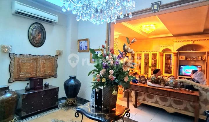 Rumah Design Classic 3 Lantai Bisa Untuk Tempat Usaha Lokasi Strategis Di Kesehatan Bintaro Jaksel