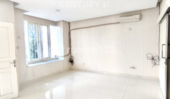 Rumah Siap Huni di Taman Kebon Jeruk Intercon Meruyajakarta Barat