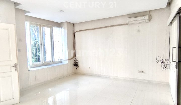 Rumah Siap Huni di Taman Kebon Jeruk Intercon Meruyajakarta Barat