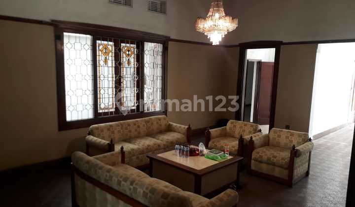 Rumah Heritage Di Sayap Dago Kota Bandung