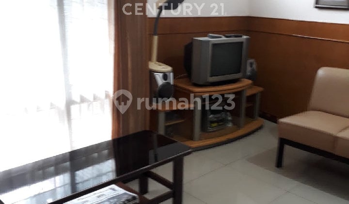 Corner House with 4 Bedrooms on Andir Street, Bandung