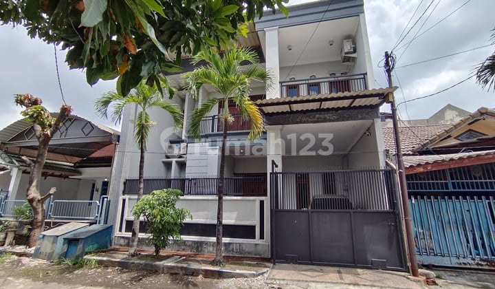Rumah 2 Lantai Bagus SHM di Taman Pondok Jati, Taman Sidoarjo Rumah 2 Lantai Bagus SHM di Taman Pondok Jati, Taman Sidoarjo