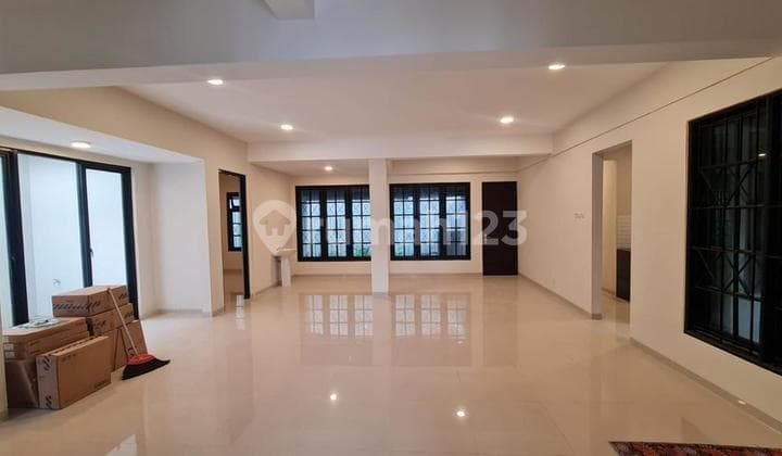 Dijual rumah minimalis baru renovasi total. Like new