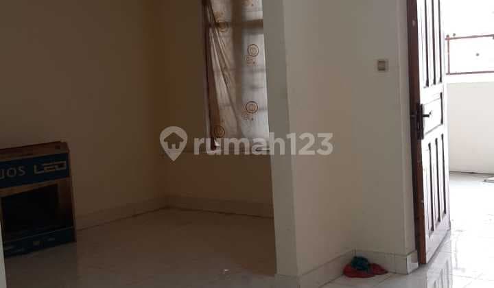 Rumah 2 Lantai Taman Palem Lestari