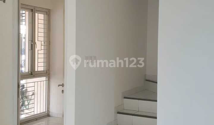 House, in Cengkareng, Green Court