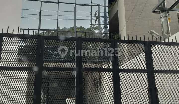 Rumah Usaha Pusat Kota Surabaya Dekat Grand City Mall ! Baru Full Bangunan 4 Lantai ! Sewa Rumah Usaha Wijaya Kusuma Surabaya