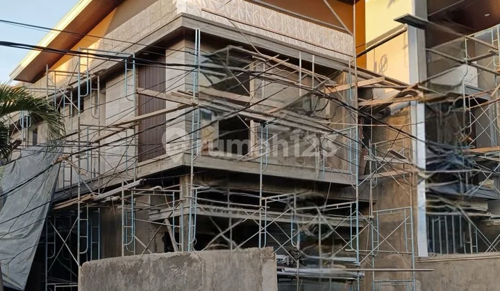 Rare Grezz House in Manyar, Price Below 2 Billion! Selling Grezz House in Manyar Jaya, East Surabaya Rare Grezz House in Manyar, Price Below 2 Billion! Selling Grezz House in Manyar Jaya, East Surabaya