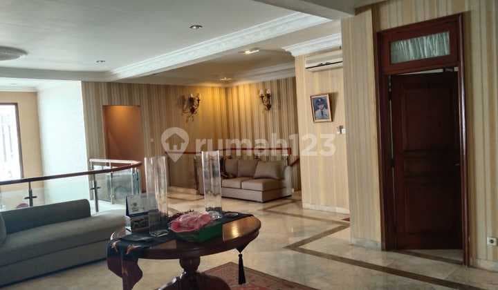 Dijual Cepat Rumah Siap Huni Cocok untuk Usaha Lokasi Strategis di Jl. Limau, Kebayoran Baru, Jakarta Selatan
