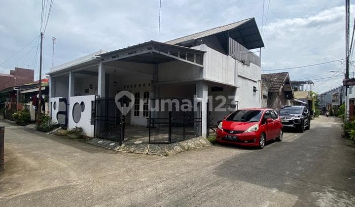 Dijual Rumah Posisi Hoek Lokasi Strategis di Jl. Cendrawasih Raya, Bintara, Kota Bekasi