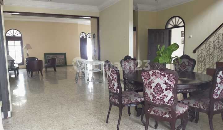 Rumah Terawat siap huni Lingkungan tenang di Jl Mampang Prapatan Jakarta Selatan Jl lebar 2 mobil full Cocok untuk usaha kos2an dll