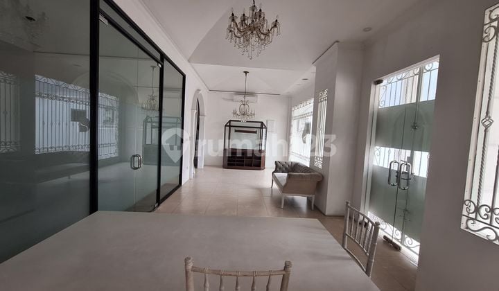 Rumah Comersil Siap Huni Cocok Untuk Tempat Usaha Dekat Mrt Csw