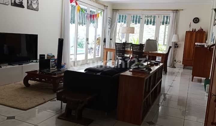 Di Rumah di Jl. Berlian I Buntu Cilandak Barat Jakarta Selatan