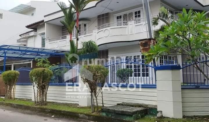 Dijual Rumah Hook Inti Kota Medan Komplek Taman Malibu Siap Huni