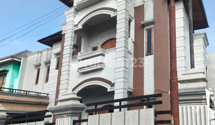 Disewakan Rumah 2 Lantai Siap Huni Lokasi Strategis Aman, Nyaman