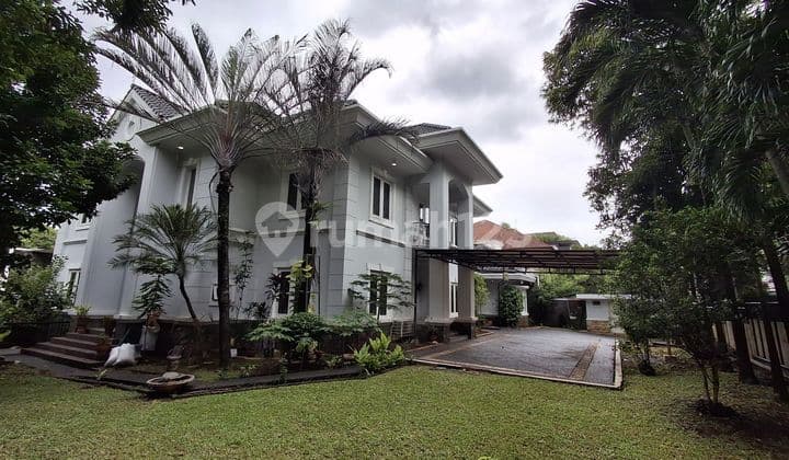 Strategic Luxury Home in Kebayoran Baru